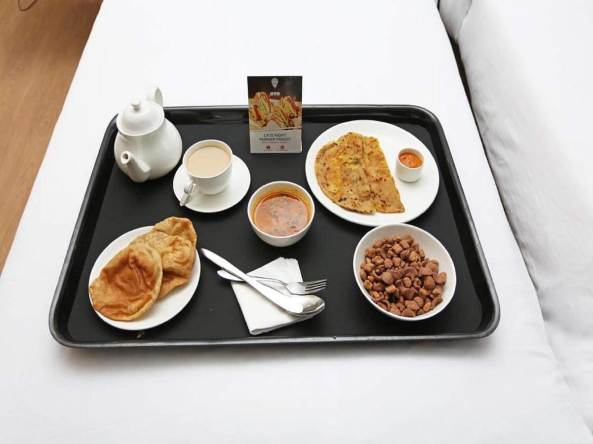 Hotel Oyo 13535 Aakash Ahmedabad Esterno foto