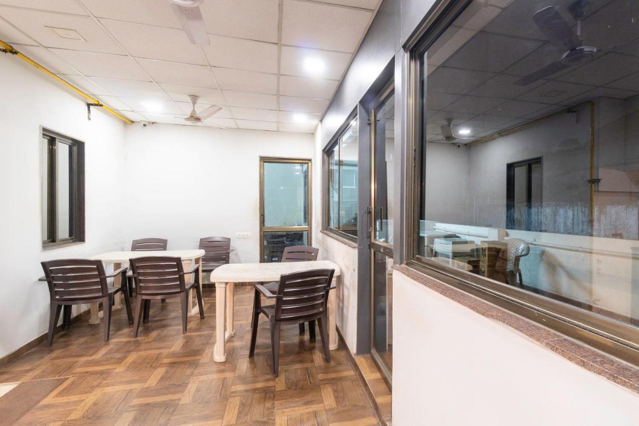 Hotel Oyo 13535 Aakash Ahmedabad Esterno foto