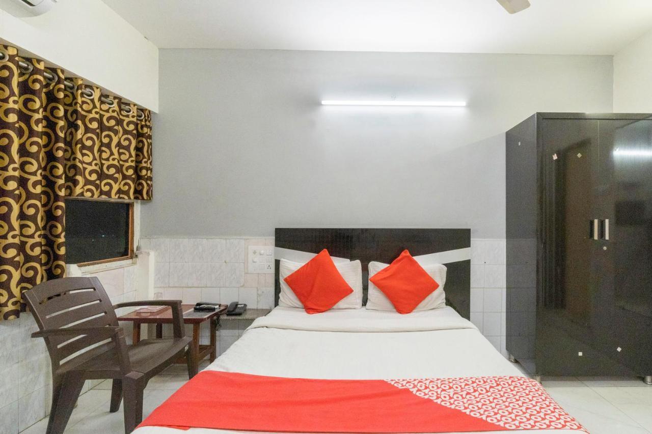 Hotel Oyo 13535 Aakash Ahmedabad Esterno foto