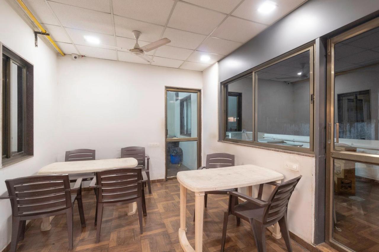 Hotel Oyo 13535 Aakash Ahmedabad Esterno foto