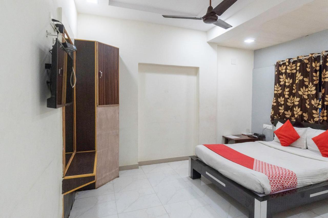 Hotel Oyo 13535 Aakash Ahmedabad Esterno foto
