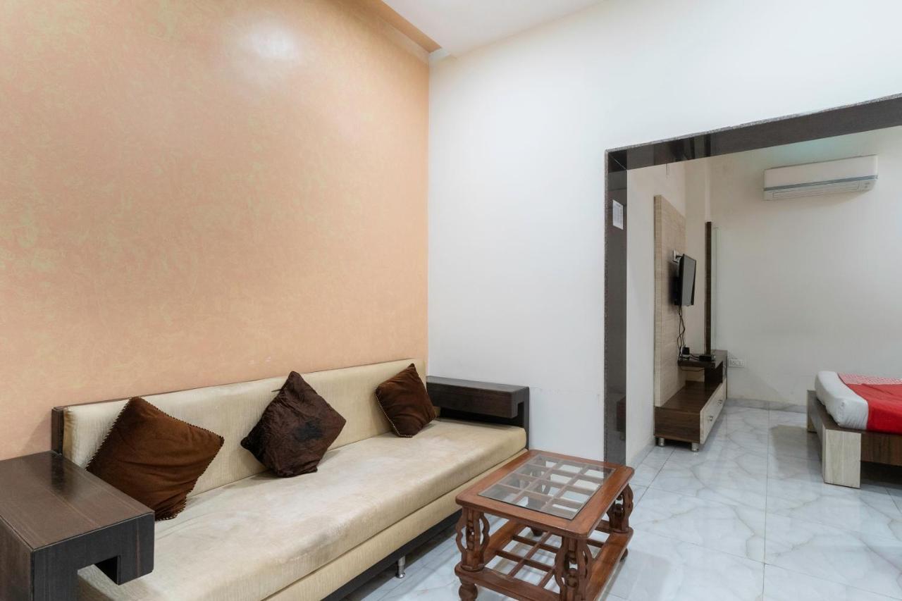 Hotel Oyo 13535 Aakash Ahmedabad Esterno foto