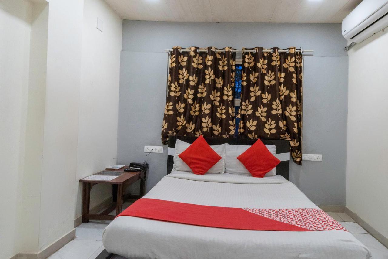 Hotel Oyo 13535 Aakash Ahmedabad Esterno foto