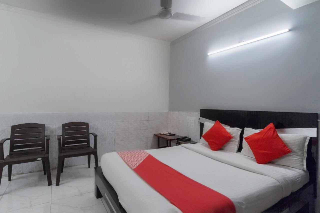 Hotel Oyo 13535 Aakash Ahmedabad Esterno foto