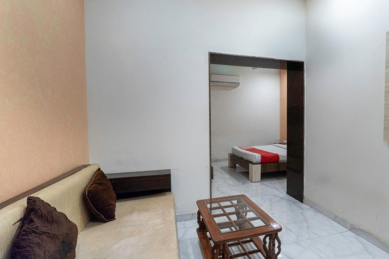 Hotel Oyo 13535 Aakash Ahmedabad Esterno foto