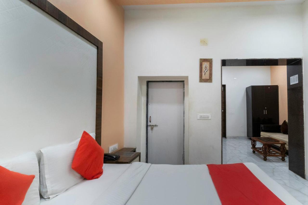 Hotel Oyo 13535 Aakash Ahmedabad Esterno foto