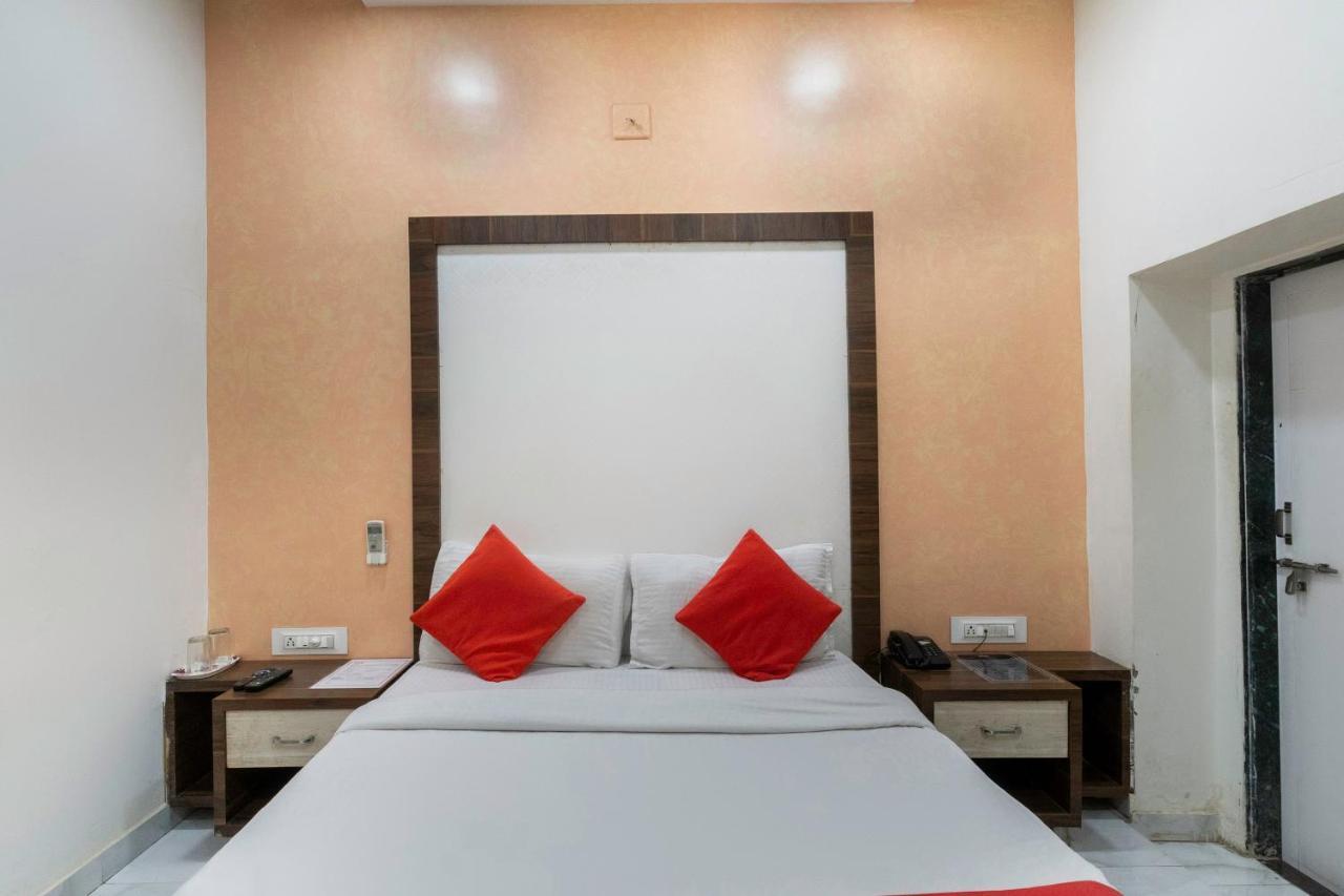 Hotel Oyo 13535 Aakash Ahmedabad Esterno foto