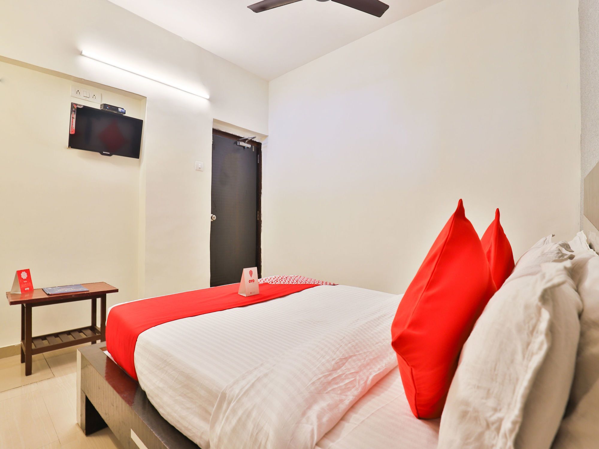 Hotel Oyo 13535 Aakash Ahmedabad Esterno foto