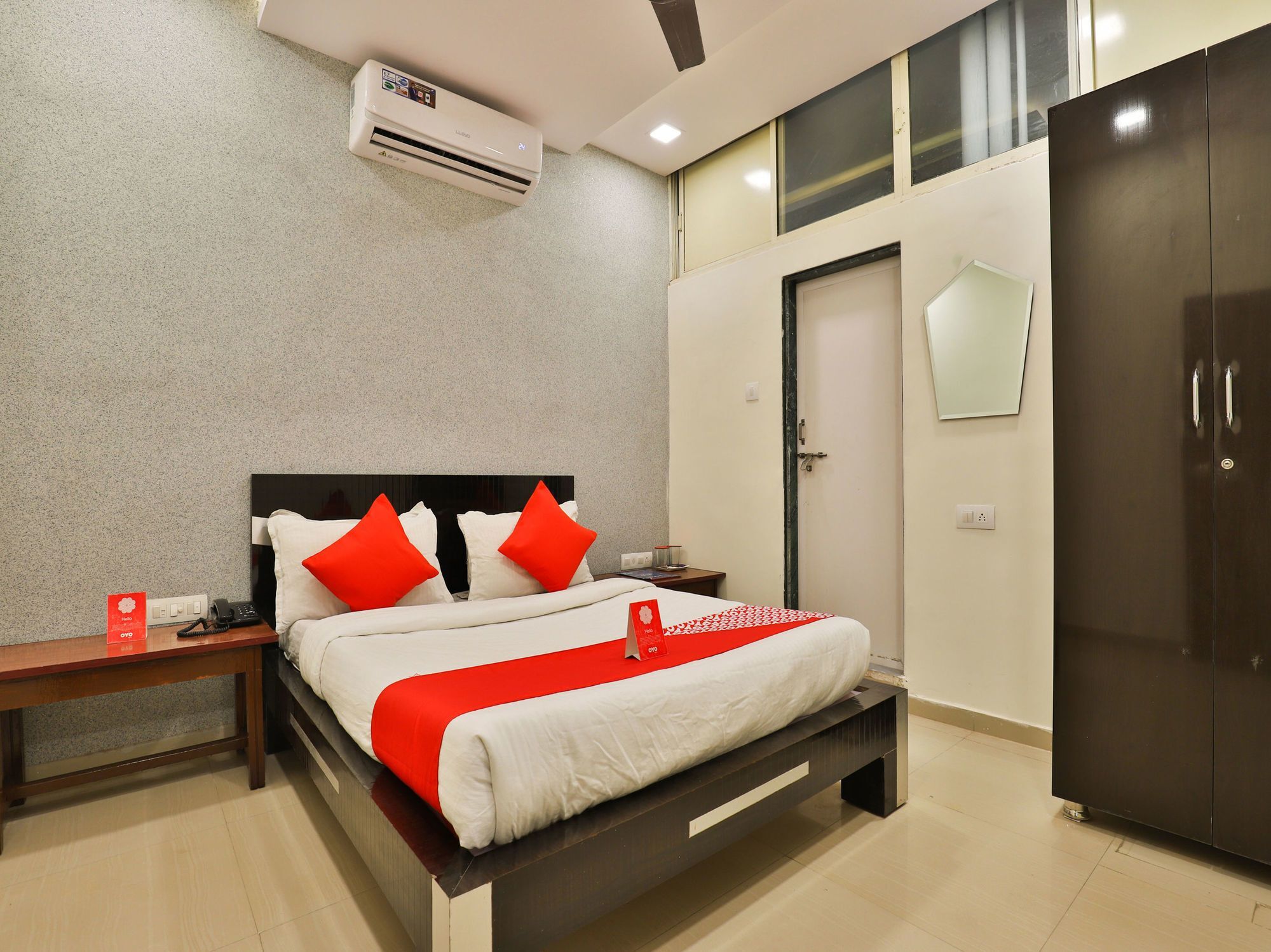 Hotel Oyo 13535 Aakash Ahmedabad Esterno foto